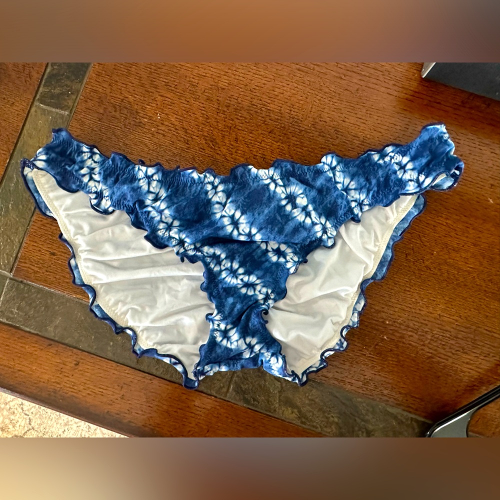 NEW SZ L Victoria’s Secret swim bottom